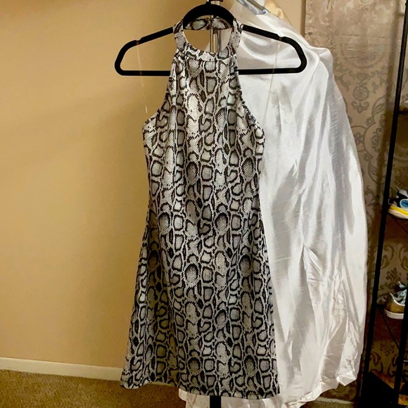 Halter dress - Picture 1 of 2